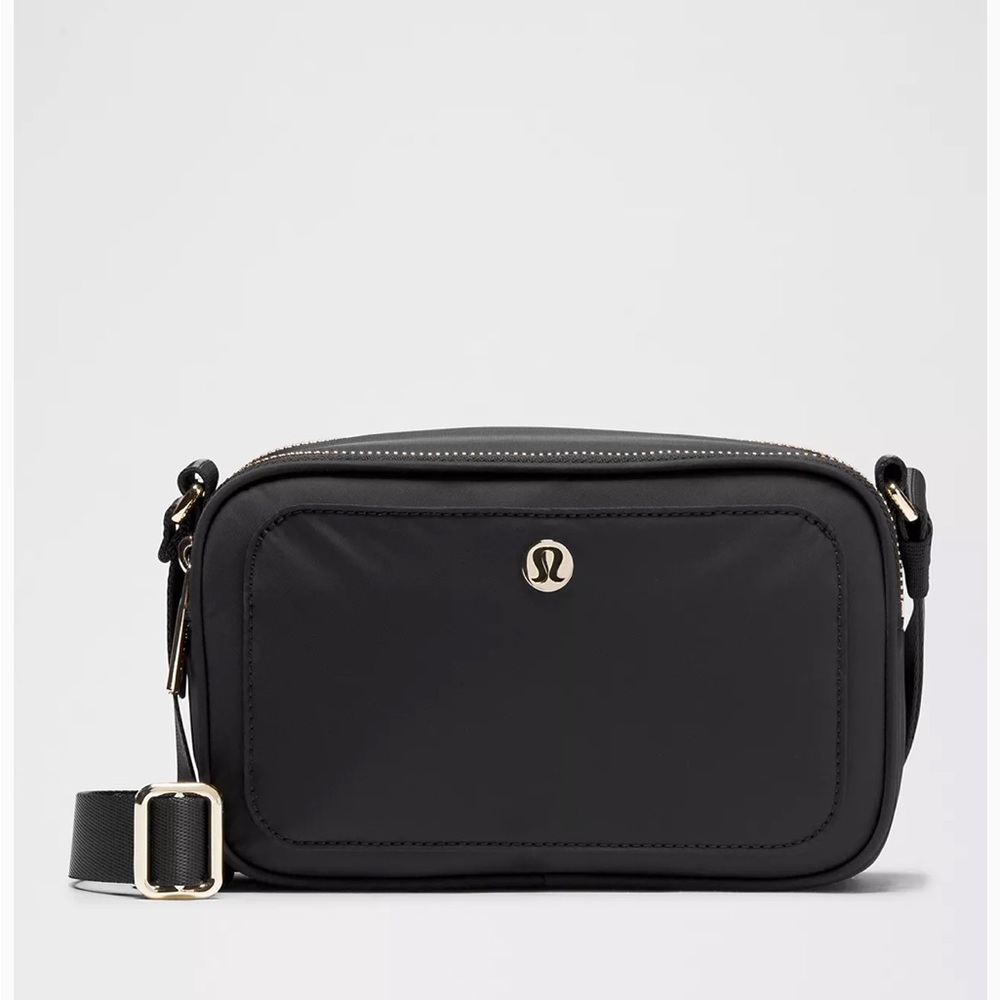 Lululemon camera bag crossbody NWOT